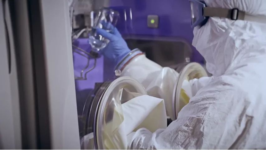 潔凈室防護(hù)服一次性的好還是重復(fù)使用的好6