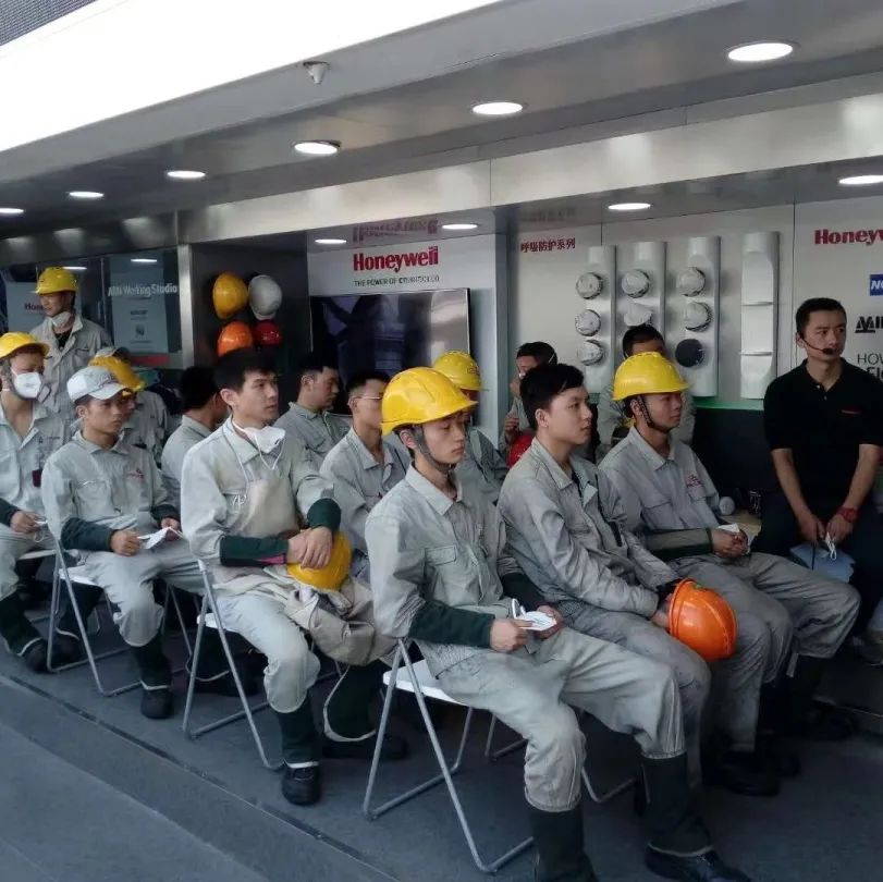 響應安全生產標準體系升級  霍尼韋爾啟動職業(yè)安全與健康篷車路演1